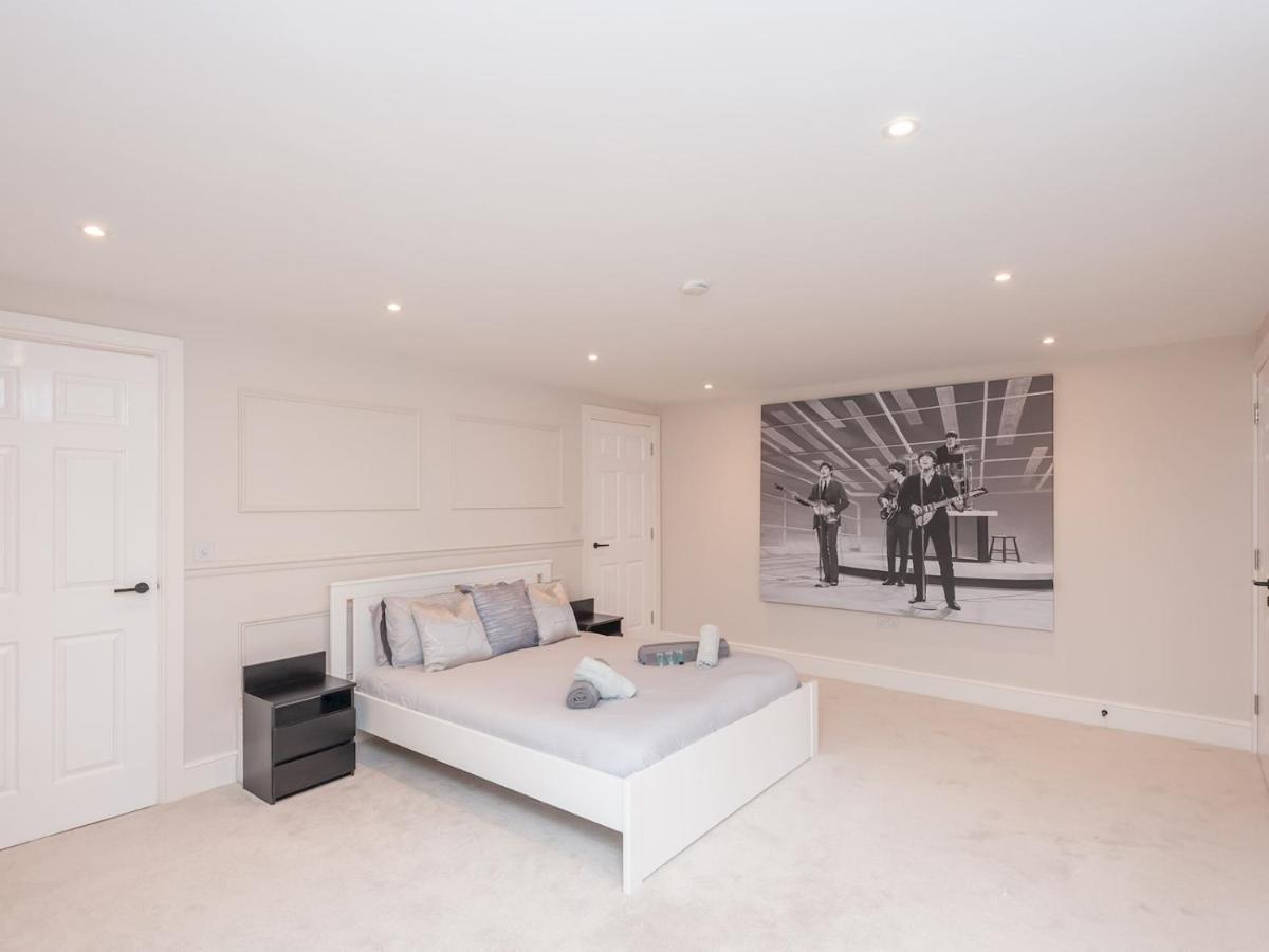 Luxury Pad Leeds Centre With Hot Tub Pass The Keys Apartment