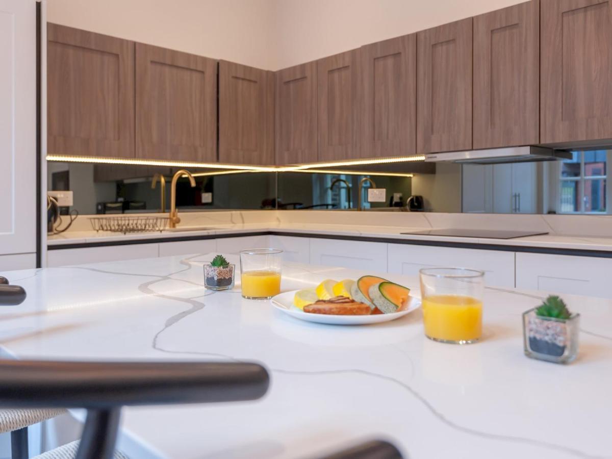 Luxury Pad Leeds Centre With Hot Tub Pass The Keys