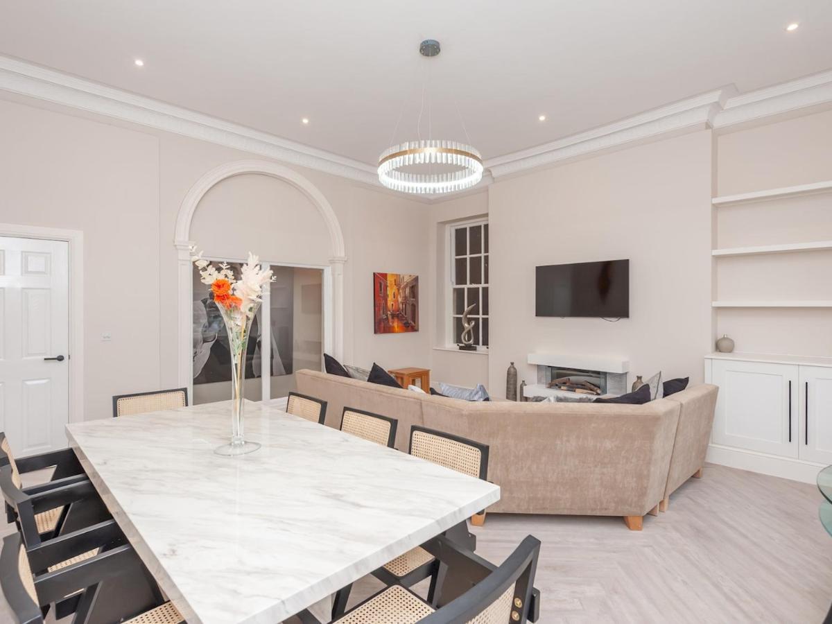Apartment Luxury Pad Leeds Centre With Hot Tub Pass The Keys *