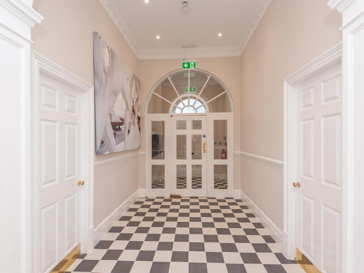 Luxury Pad Leeds Centre With Hot Tub Pass The Keys