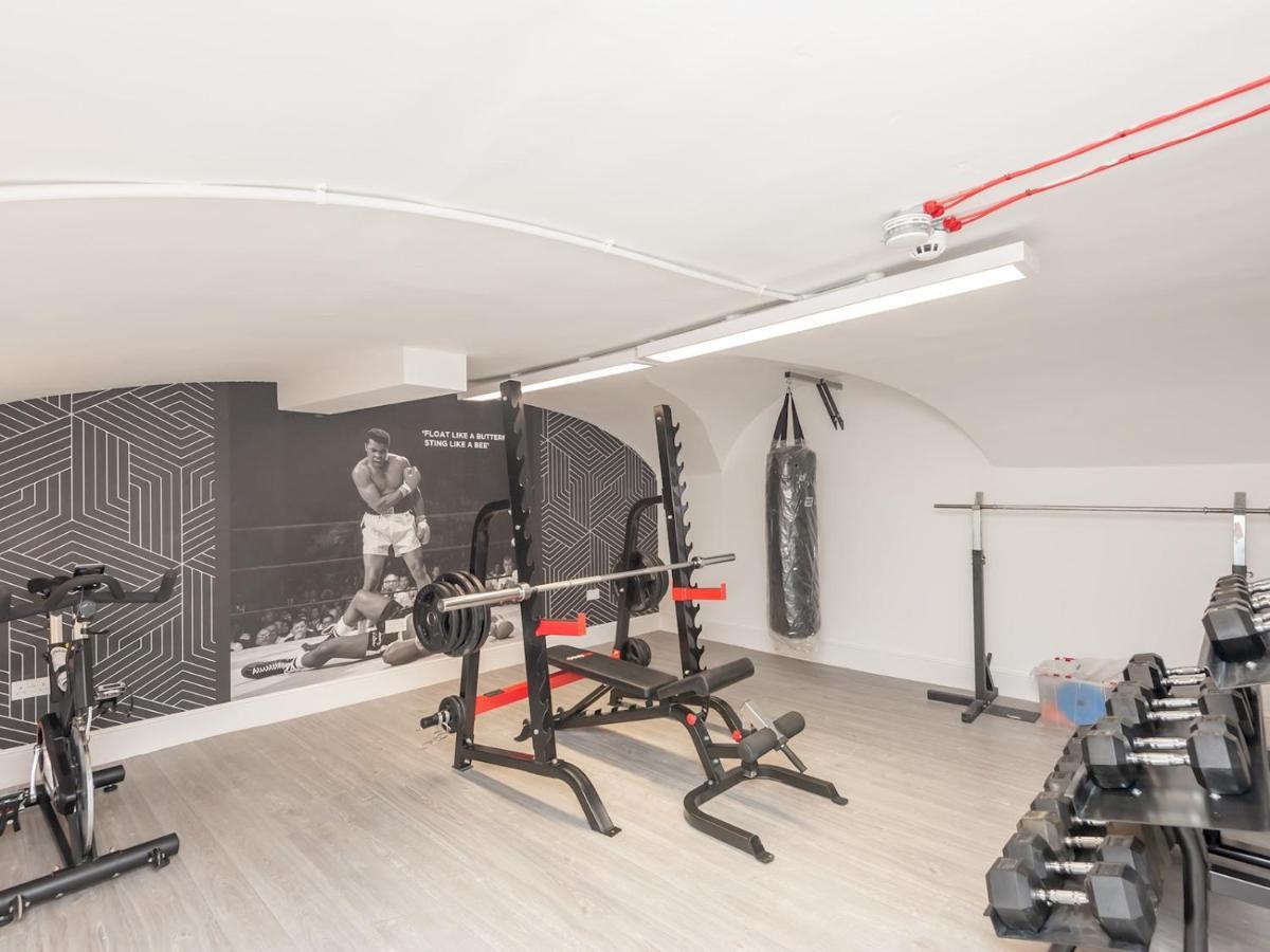 Luxury Pad Leeds Centre With Hot Tub Pass The Keys