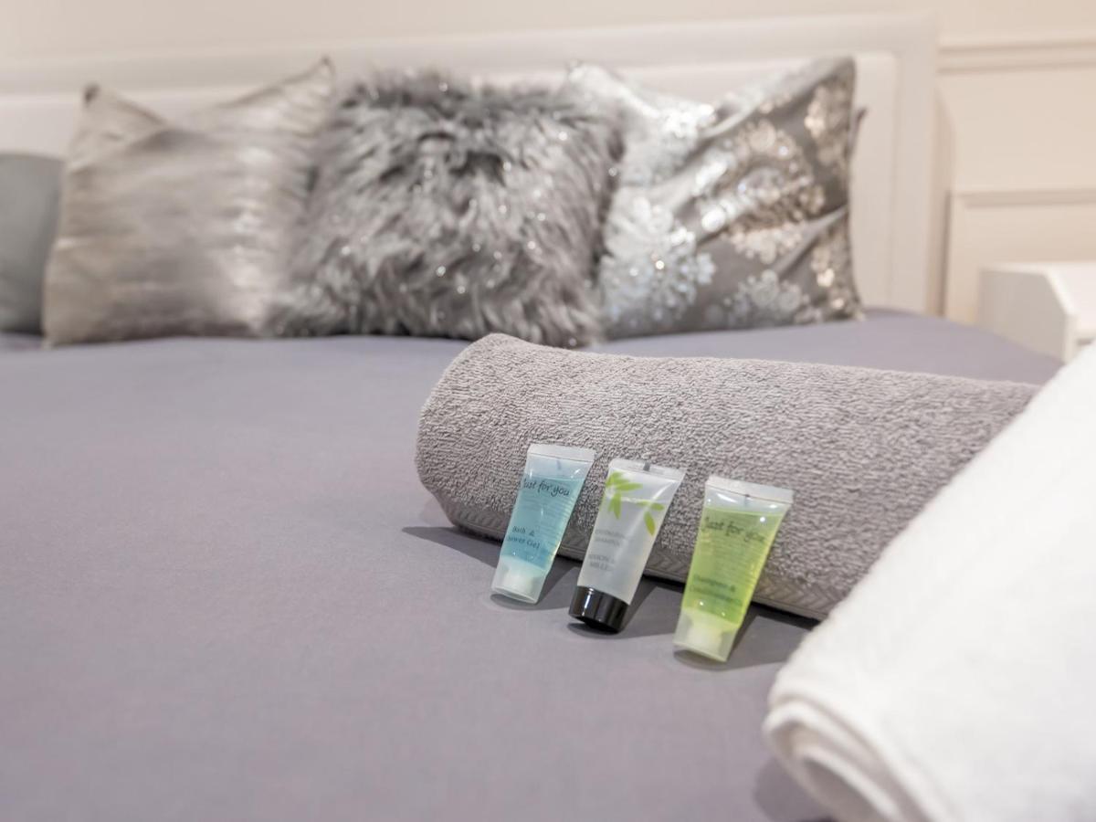 Luxury Pad Leeds Centre With Hot Tub Pass The Keys