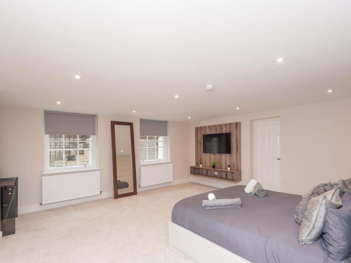 Luxury Pad Leeds Centre With Hot Tub Pass The Keys