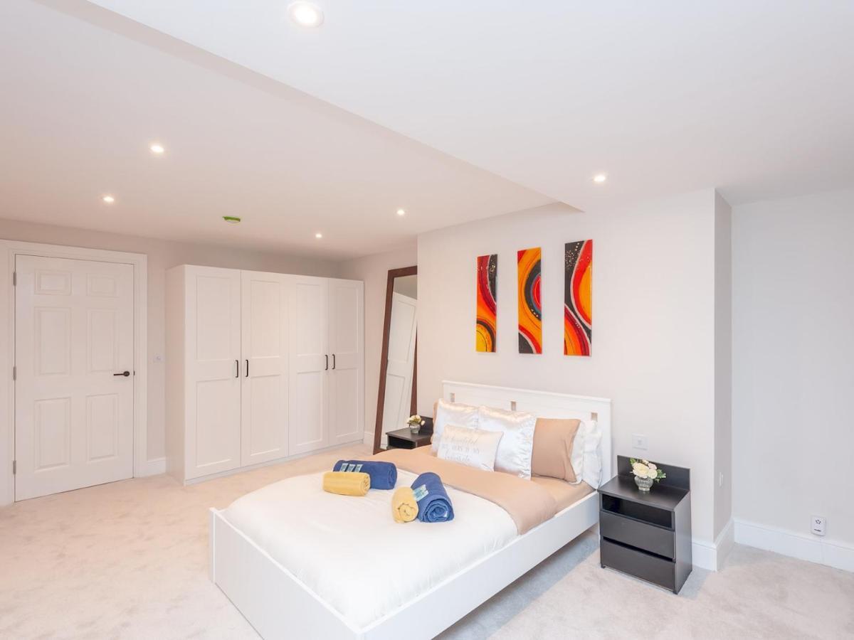 Apartment Luxury Pad Leeds Centre With Hot Tub Pass The Keys