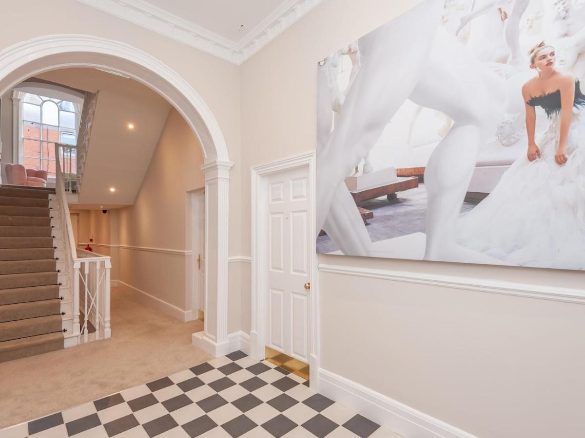 Apartment Luxury Pad Leeds Centre With Hot Tub Pass The Keys
