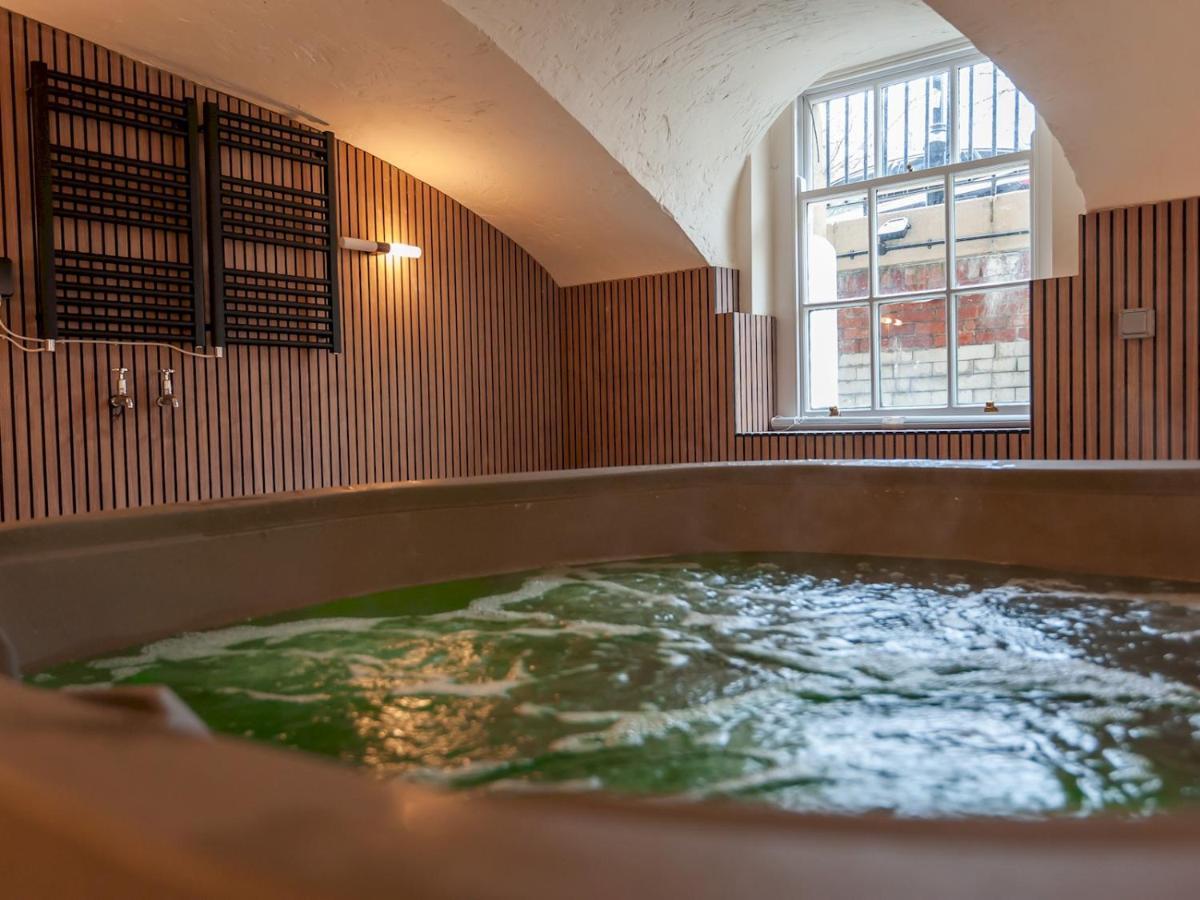 Luxury Pad Leeds Centre With Hot Tub Pass The Keys Apartment