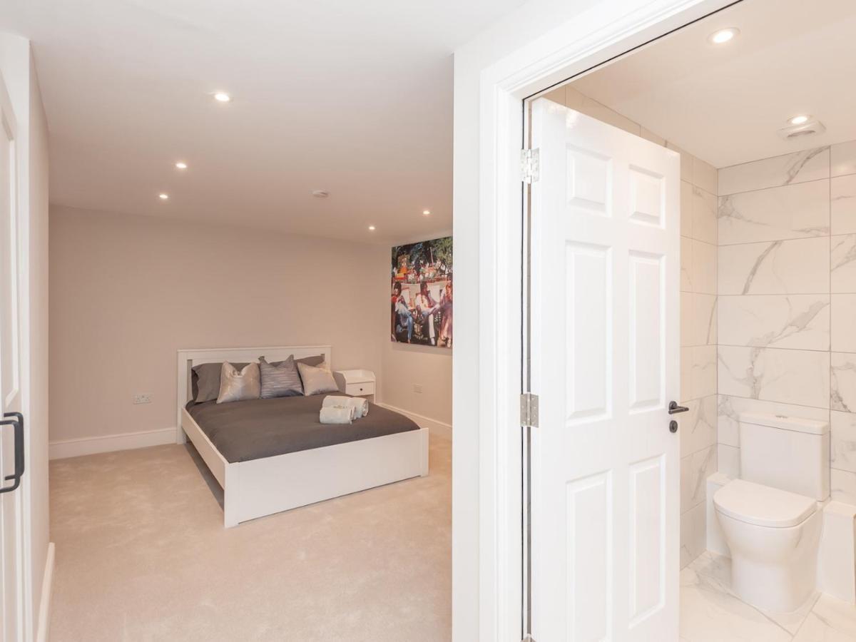 Apartment Luxury Pad Leeds Centre With Hot Tub Pass The Keys *