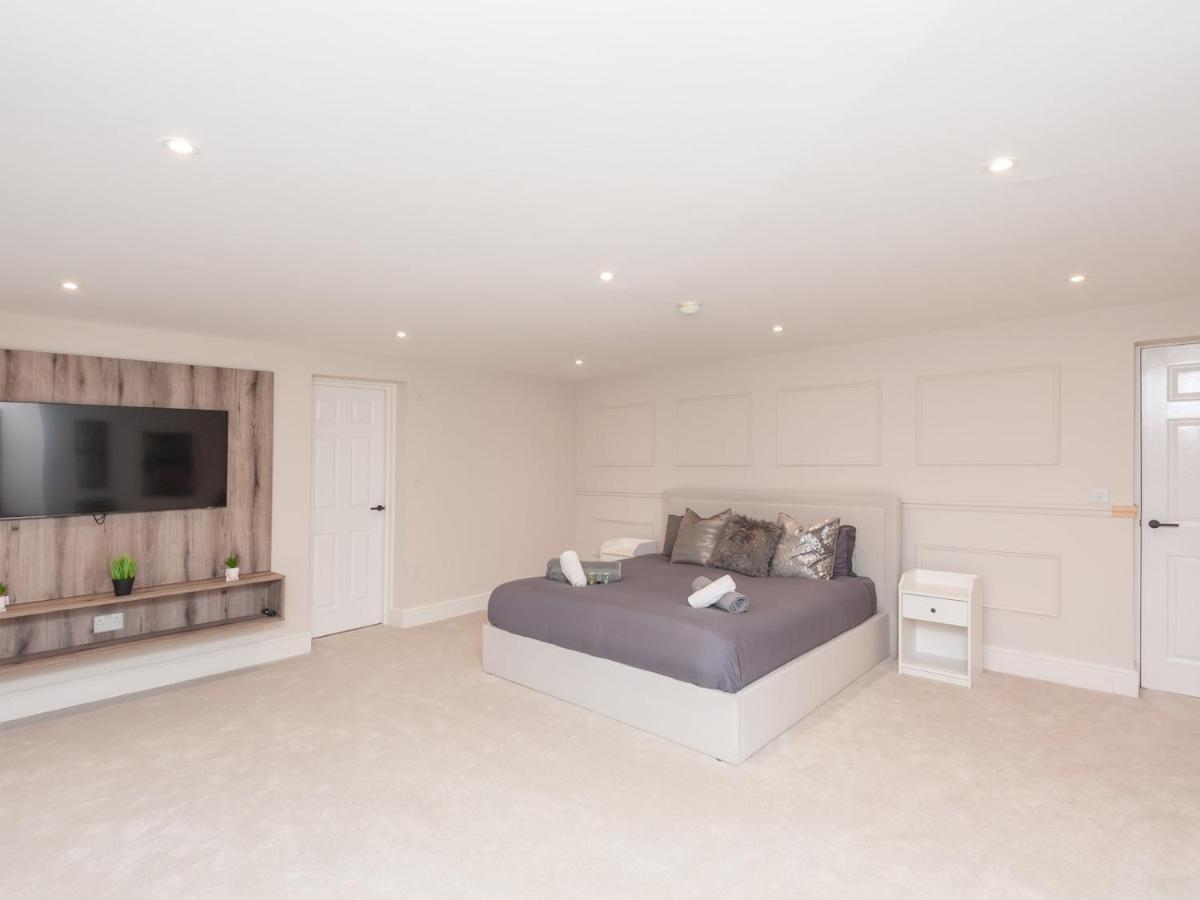 Apartment Luxury Pad Leeds Centre With Hot Tub Pass The Keys