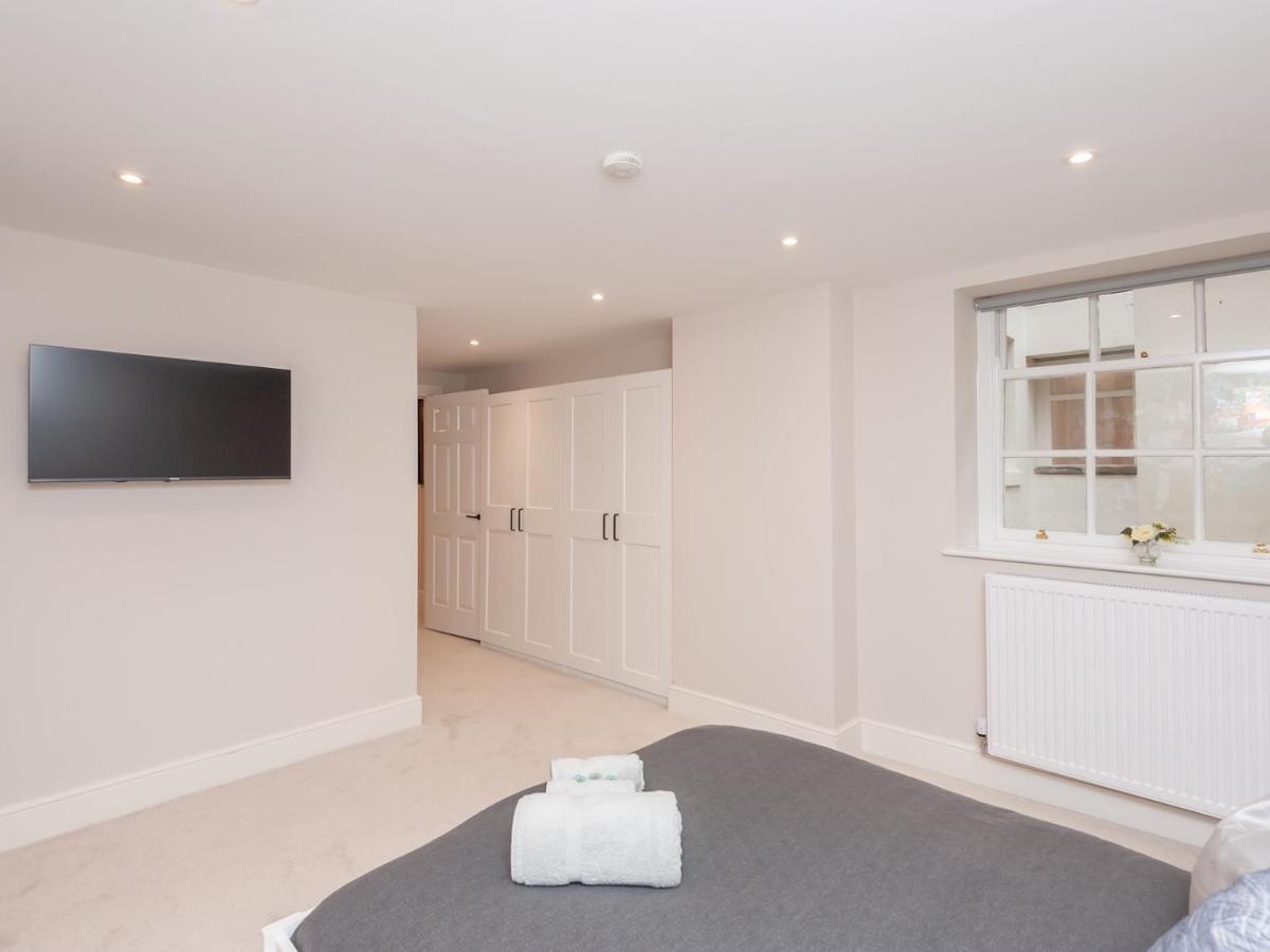 Luxury Pad Leeds Centre With Hot Tub Pass The Keys *