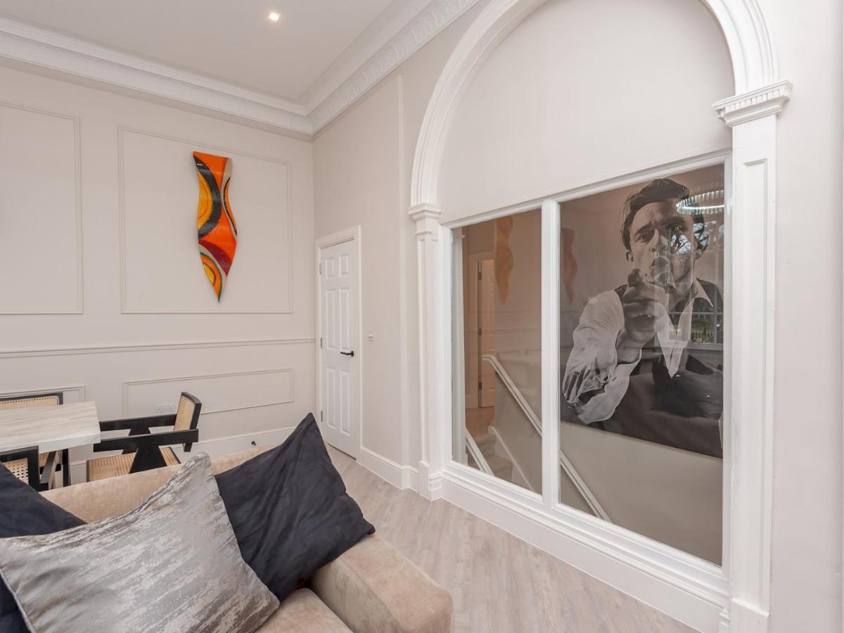 Apartment Luxury Pad Leeds Centre With Hot Tub Pass The Keys *