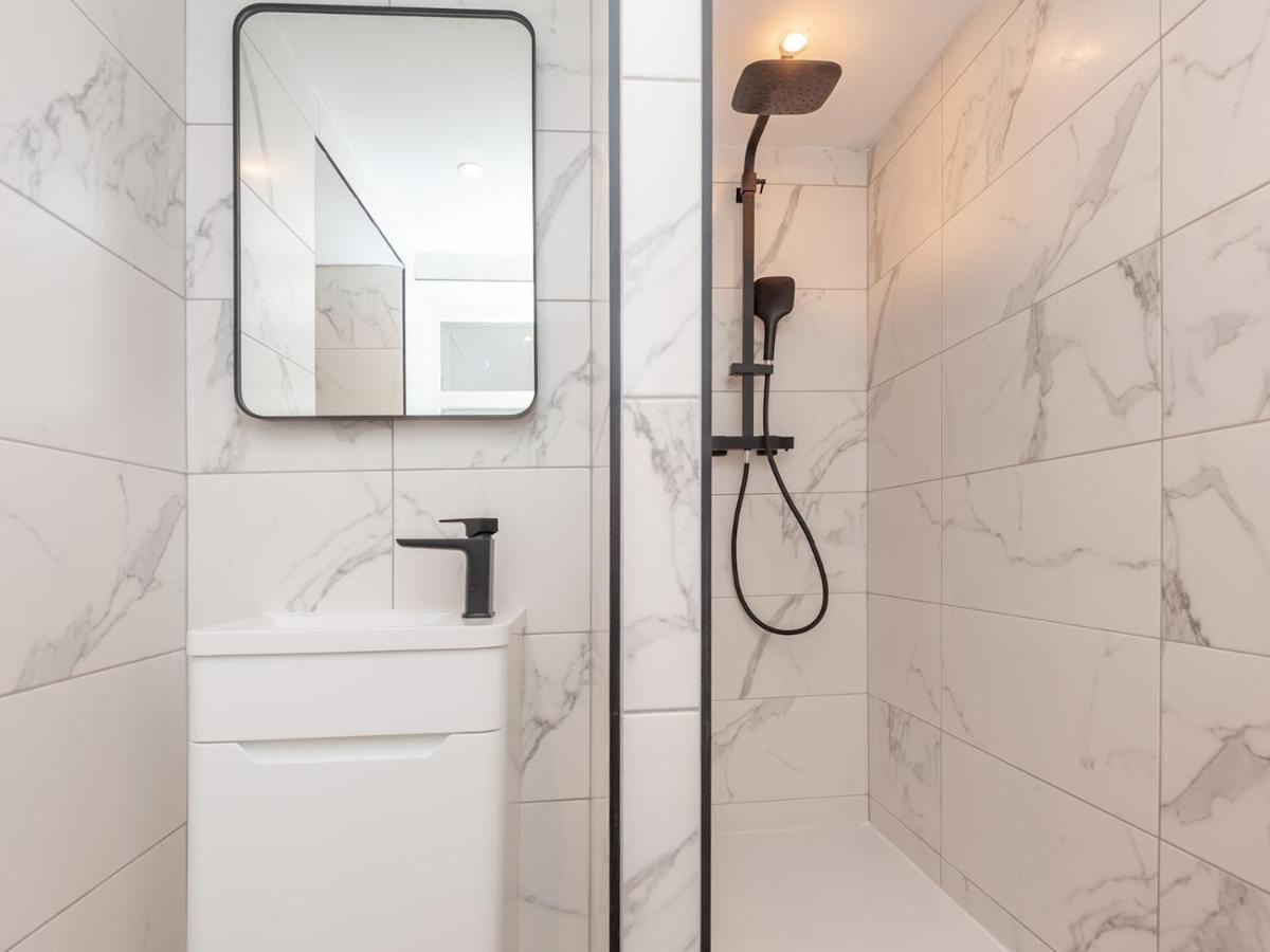 Luxury Pad Leeds Centre With Hot Tub Pass The Keys *