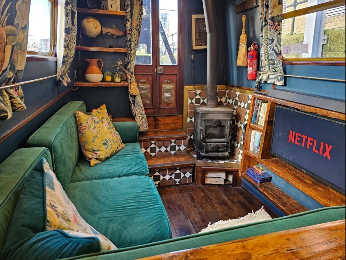 Cosy Narrowboat Benedict, Clarence Dock Leeds * Leeds (West Yorkshire)