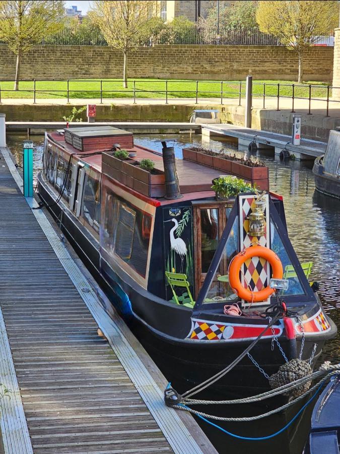 Cosy Narrowboat Benedict, Clarence Dock Leeds Botel Leeds (West Yorkshire)