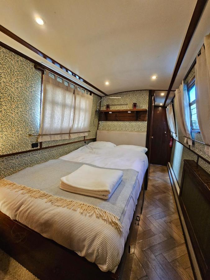 Cosy Narrowboat Benedict, Clarence Dock Leeds * Leeds (West Yorkshire)