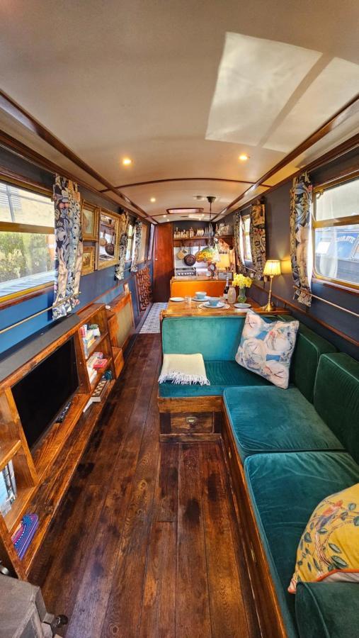 Botel Cosy Narrowboat Benedict, Clarence Dock Leeds Leeds (West Yorkshire)
