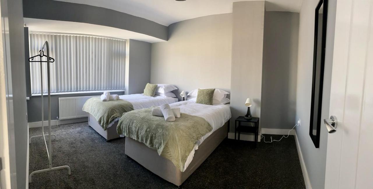 Gateway Getaway In Horsforth Sleeps 7 *