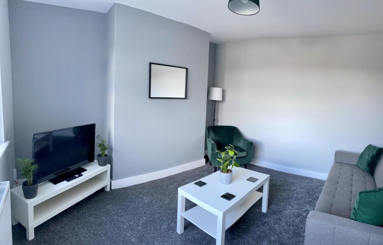Gateway Getaway In Horsforth Sleeps 7