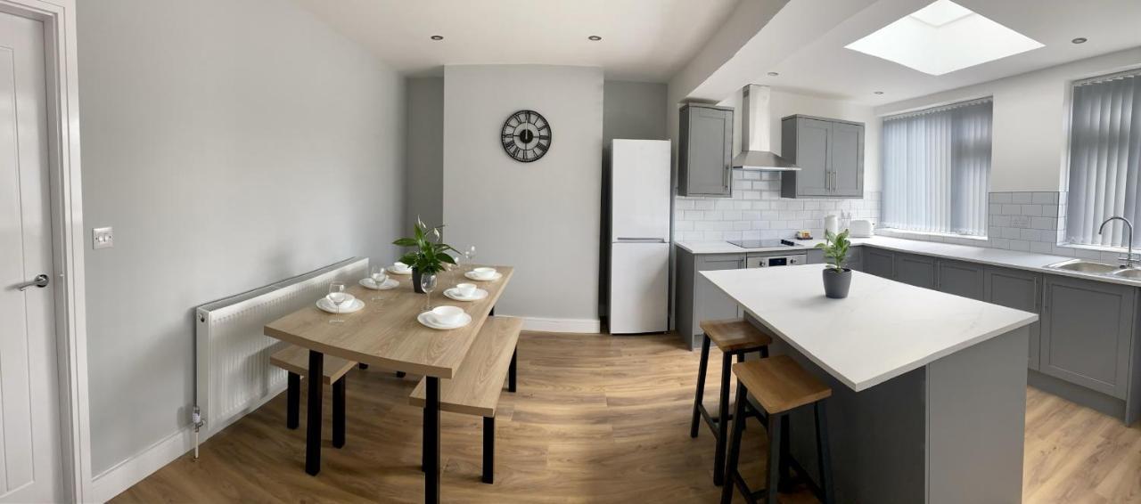 Holiday home Gateway Getaway In Horsforth Sleeps 7