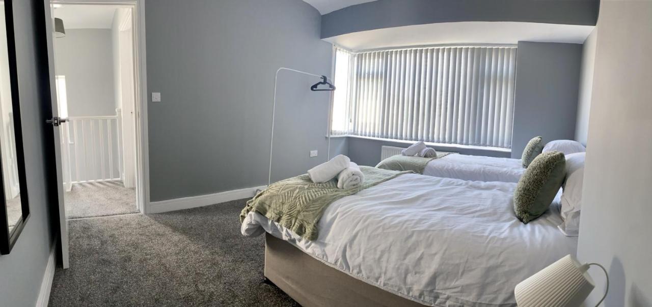 Gateway Getaway In Horsforth Sleeps 7 * Leeds (West Yorkshire)