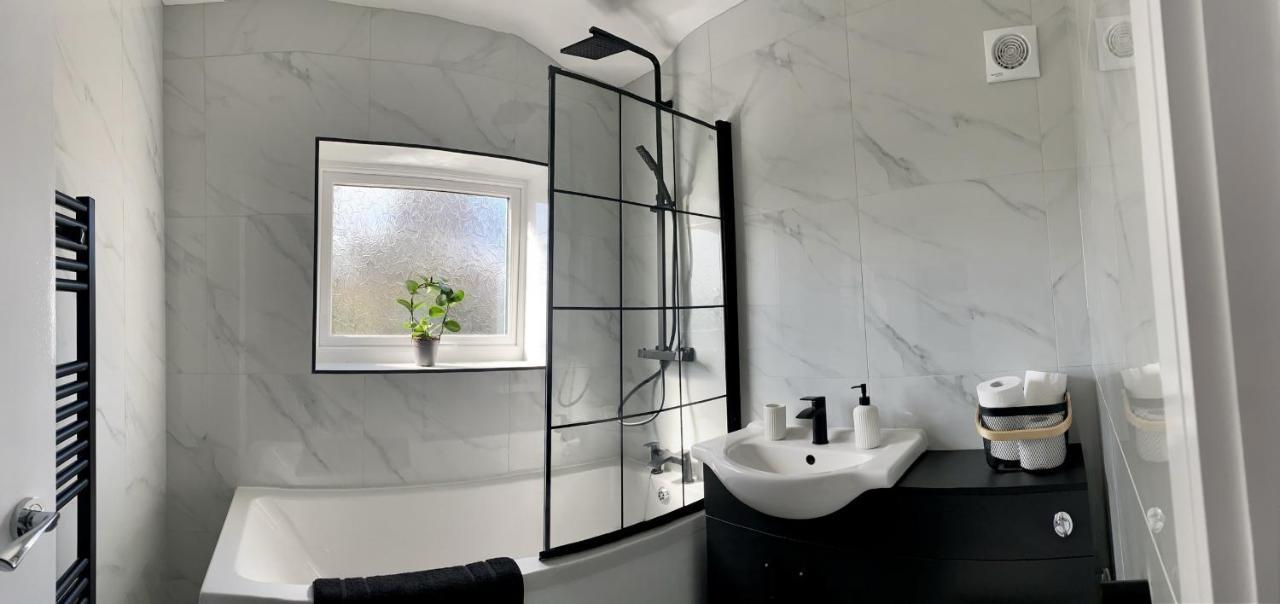 Holiday home Gateway Getaway In Horsforth Sleeps 7 *