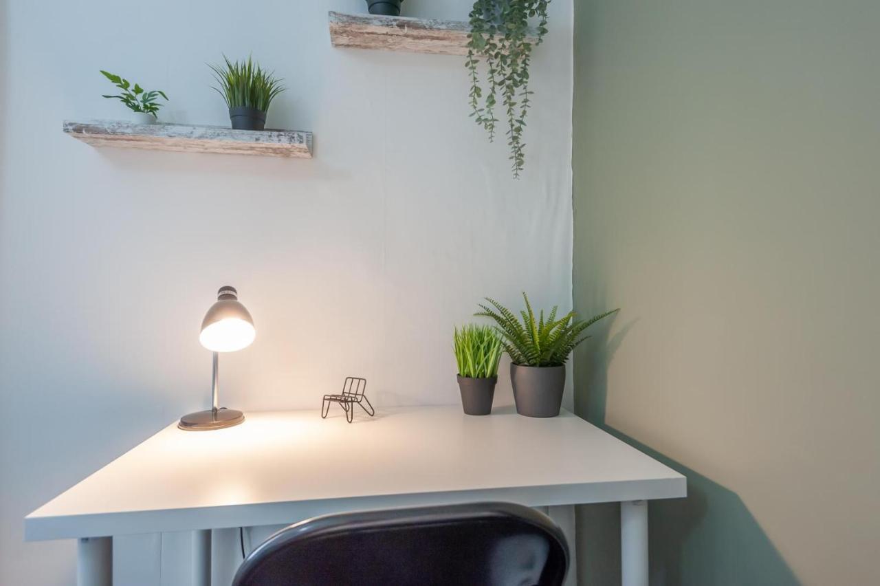 Leeds 4-bed House - Sleeps 9 Free Parking & Wifi