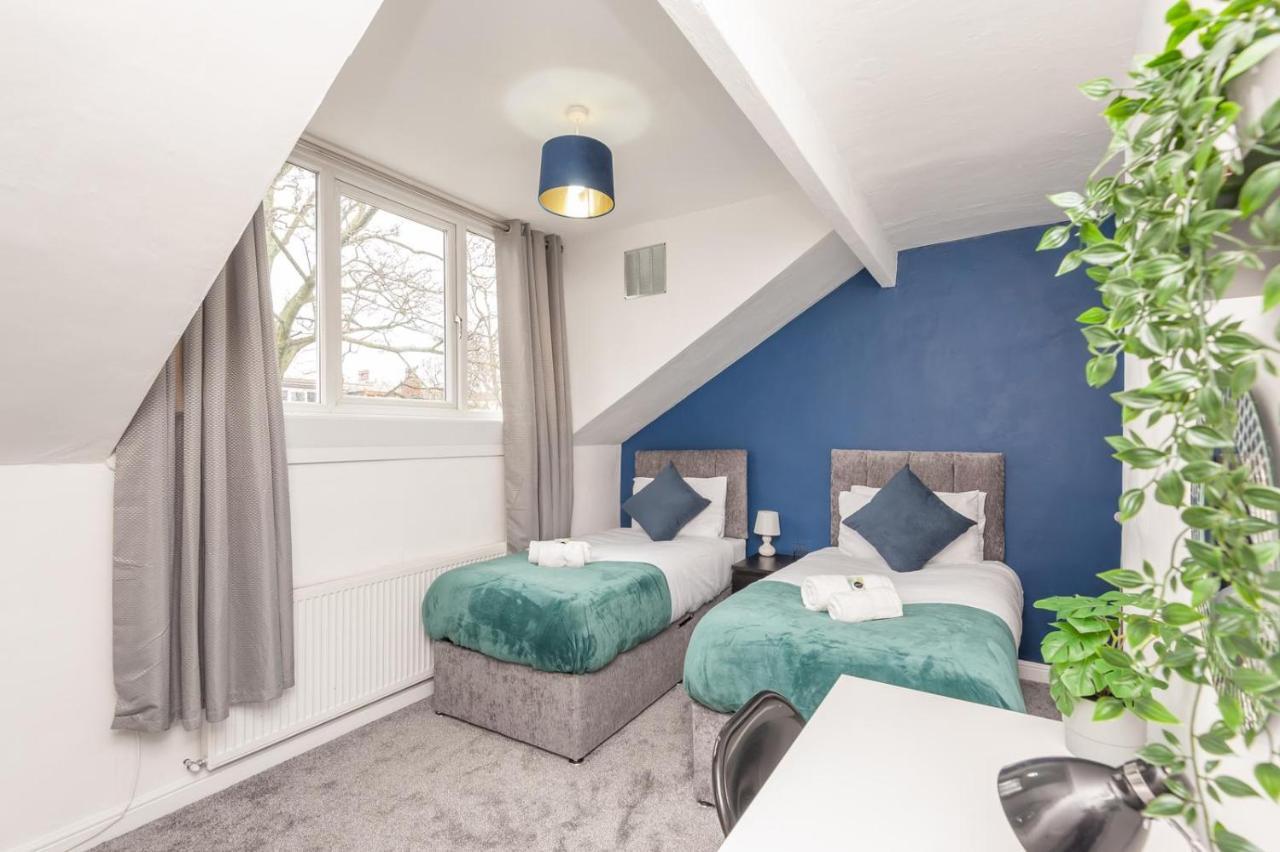Leeds 4-bed House - Sleeps 9 Free Parking & Wifi * Leeds (West Yorkshire)
