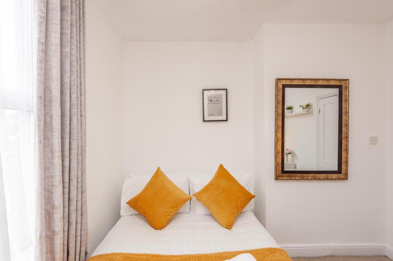 Leeds 4-bed House - Sleeps 9 Free Parking & Wifi Leeds (West Yorkshire)