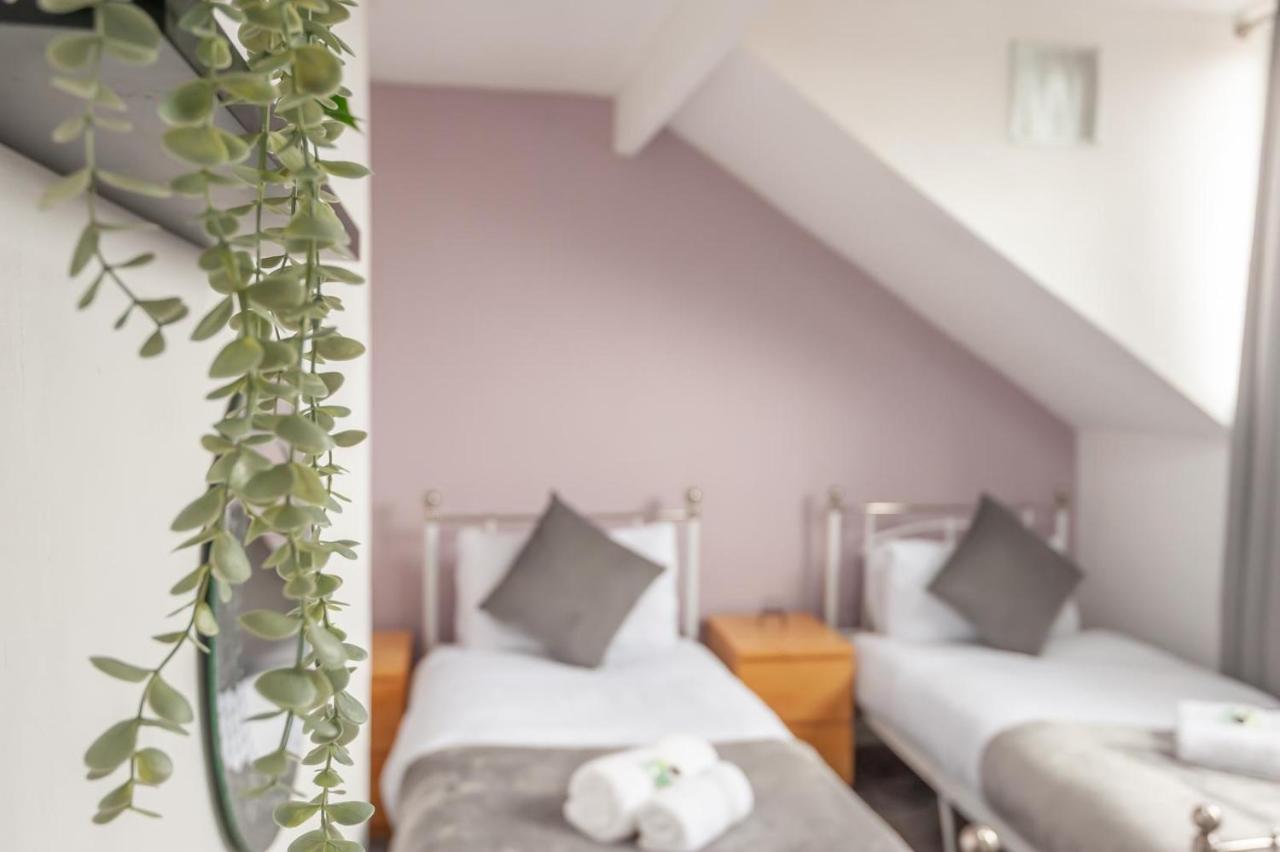 Holiday home Leeds 4-bed House - Sleeps 9 Free Parking & Wifi Leeds (West Yorkshire)