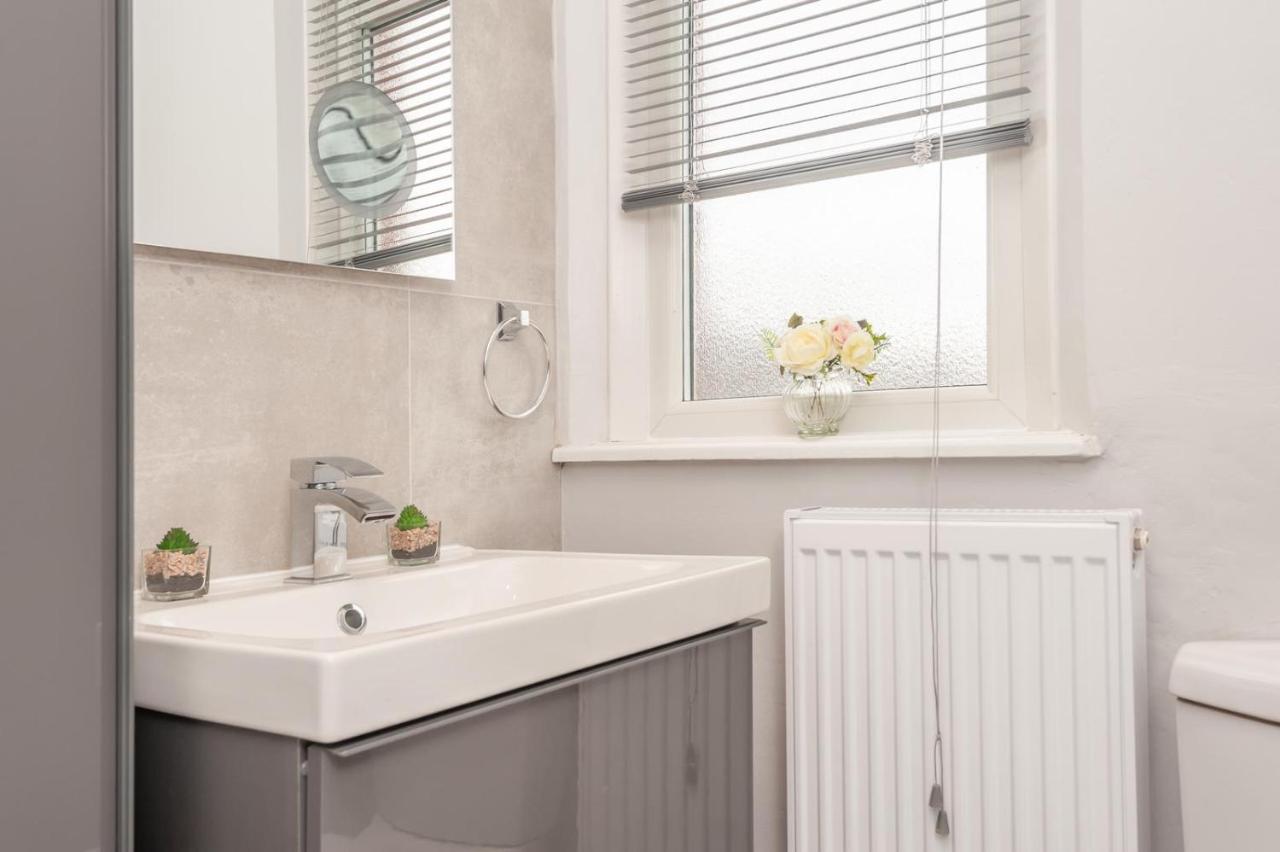 Leeds 4-bed House - Sleeps 9 Free Parking & Wifi Leeds (West Yorkshire)