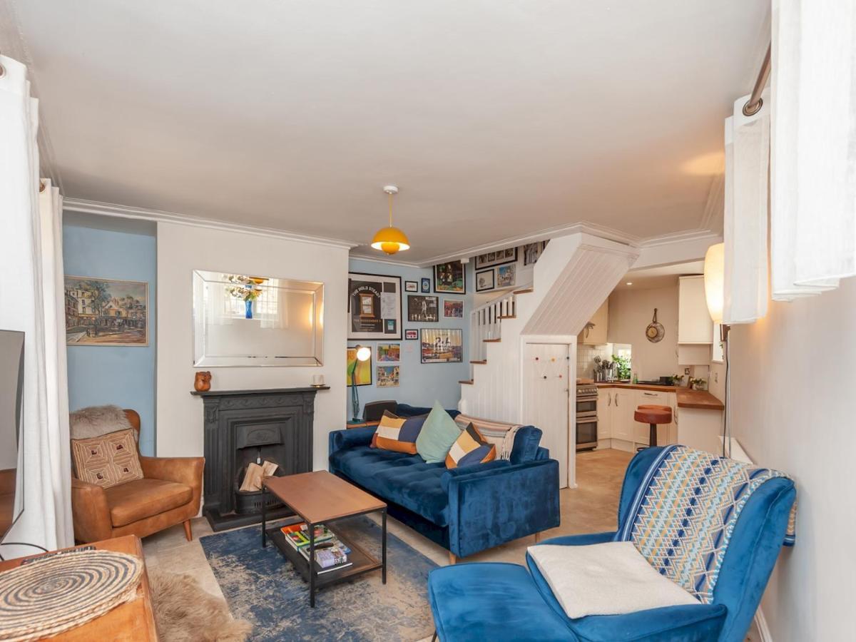 Pass The Keys Wonky With Amazing Garden Holiday home Leeds (West Yorkshire)