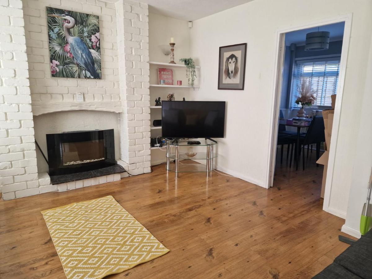 4 Beds With Links To Motorways Apartment *