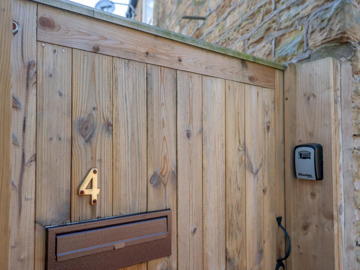 Holiday home Pass The Keys Wonky With Amazing Garden Leeds (West Yorkshire)