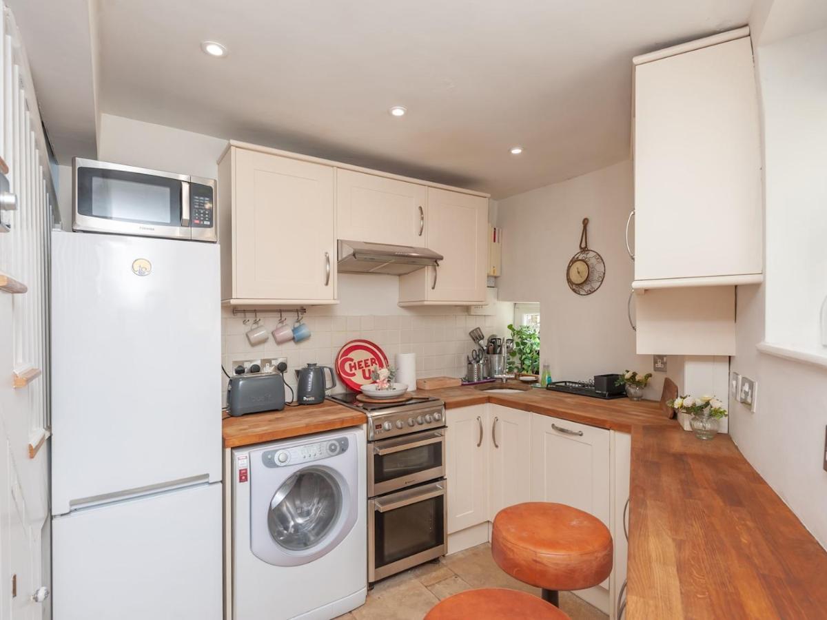 Pass The Keys Wonky With Amazing Garden Holiday home Leeds (West Yorkshire)