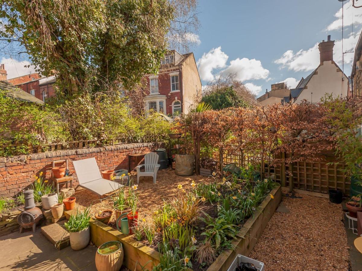 Pass The Keys Wonky With Amazing Garden Holiday home Leeds (West Yorkshire)