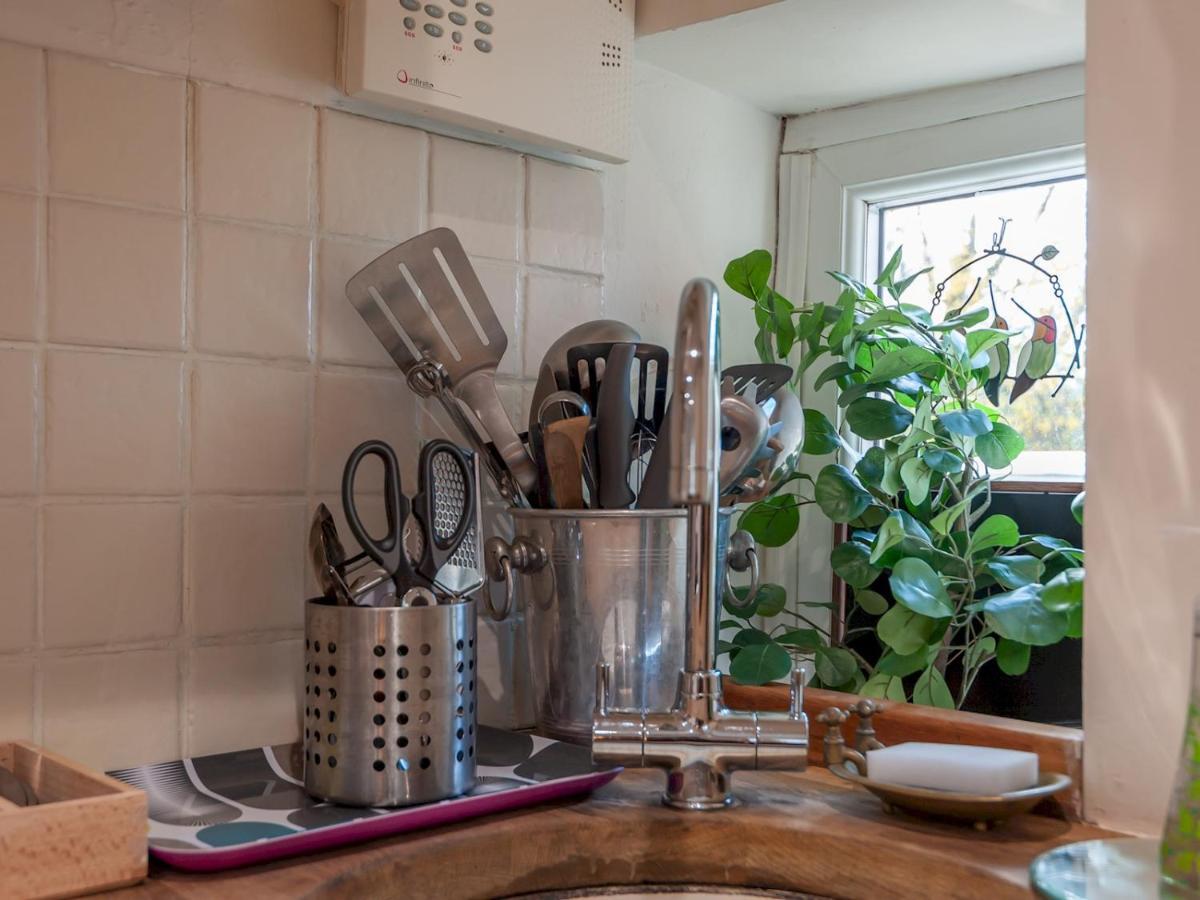 Pass The Keys Wonky With Amazing Garden Holiday home Leeds (West Yorkshire)