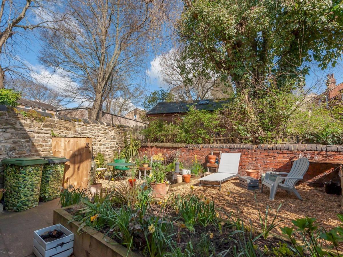 Holiday home Pass The Keys Wonky With Amazing Garden Leeds (West Yorkshire)