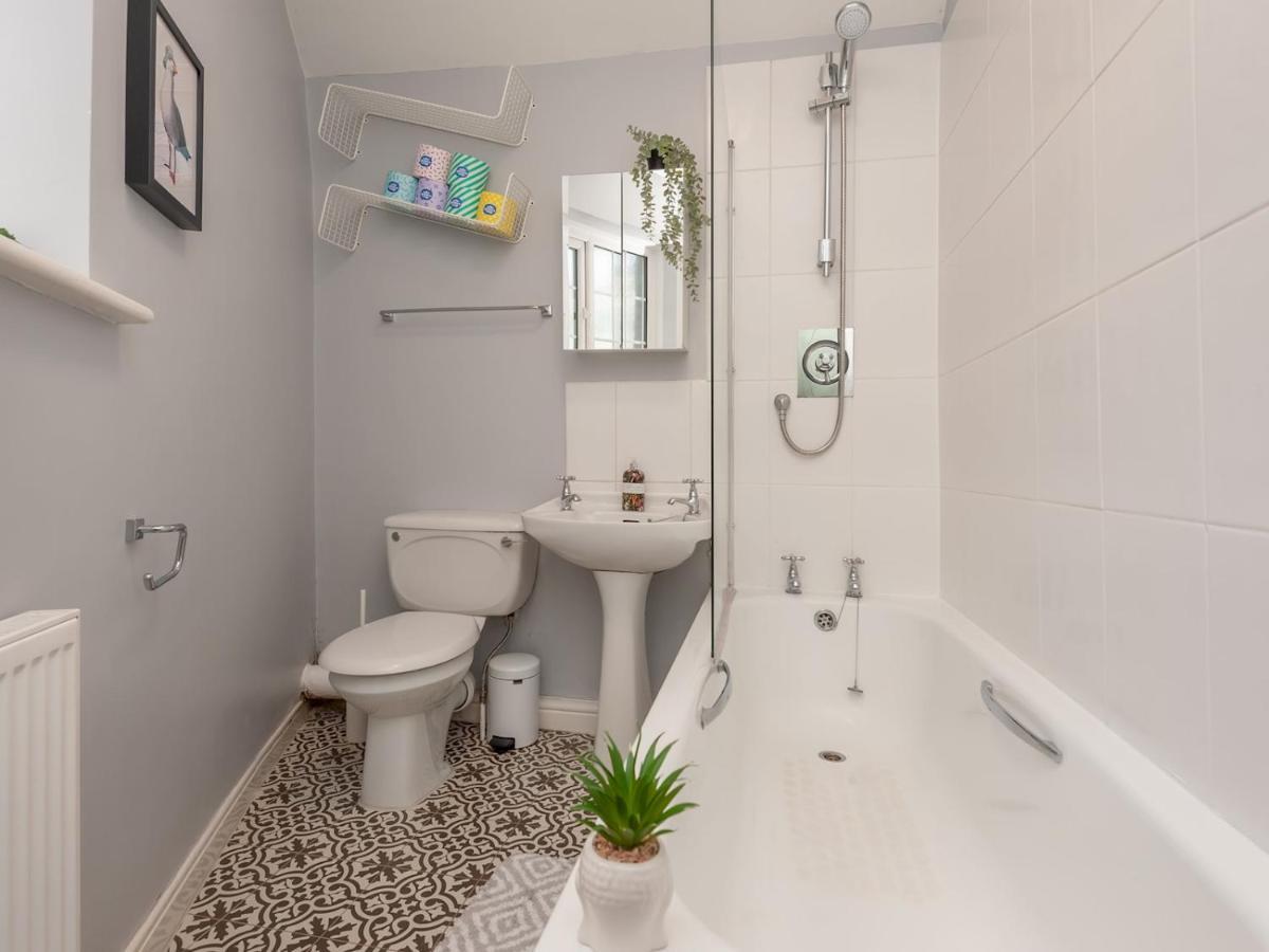 Holiday home Pass The Keys Wonky With Amazing Garden Leeds (West Yorkshire)