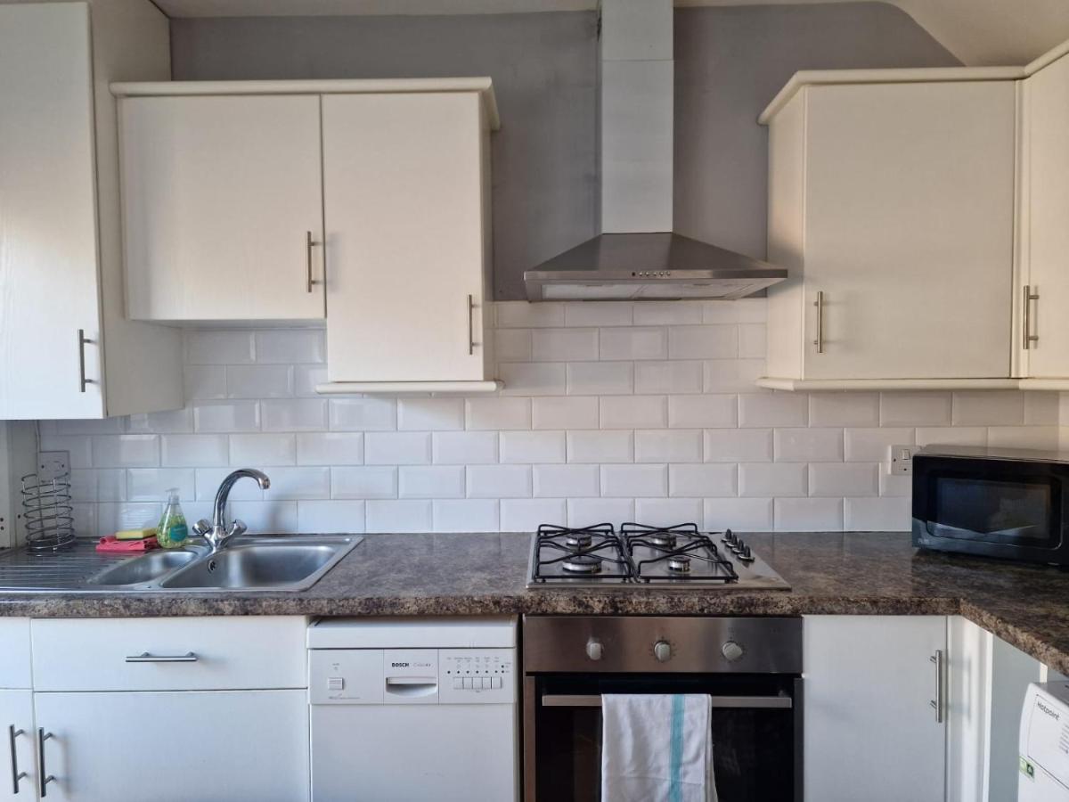 Apartment 4 Beds With Links To Motorways *