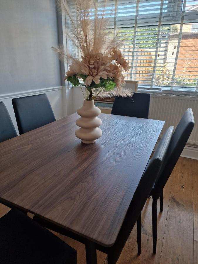 Apartment 4 Beds With Links To Motorways Leeds (West Yorkshire)