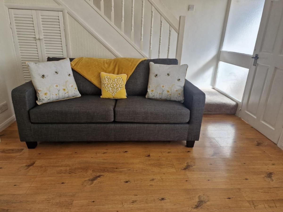 4 Beds With Links To Motorways Apartment