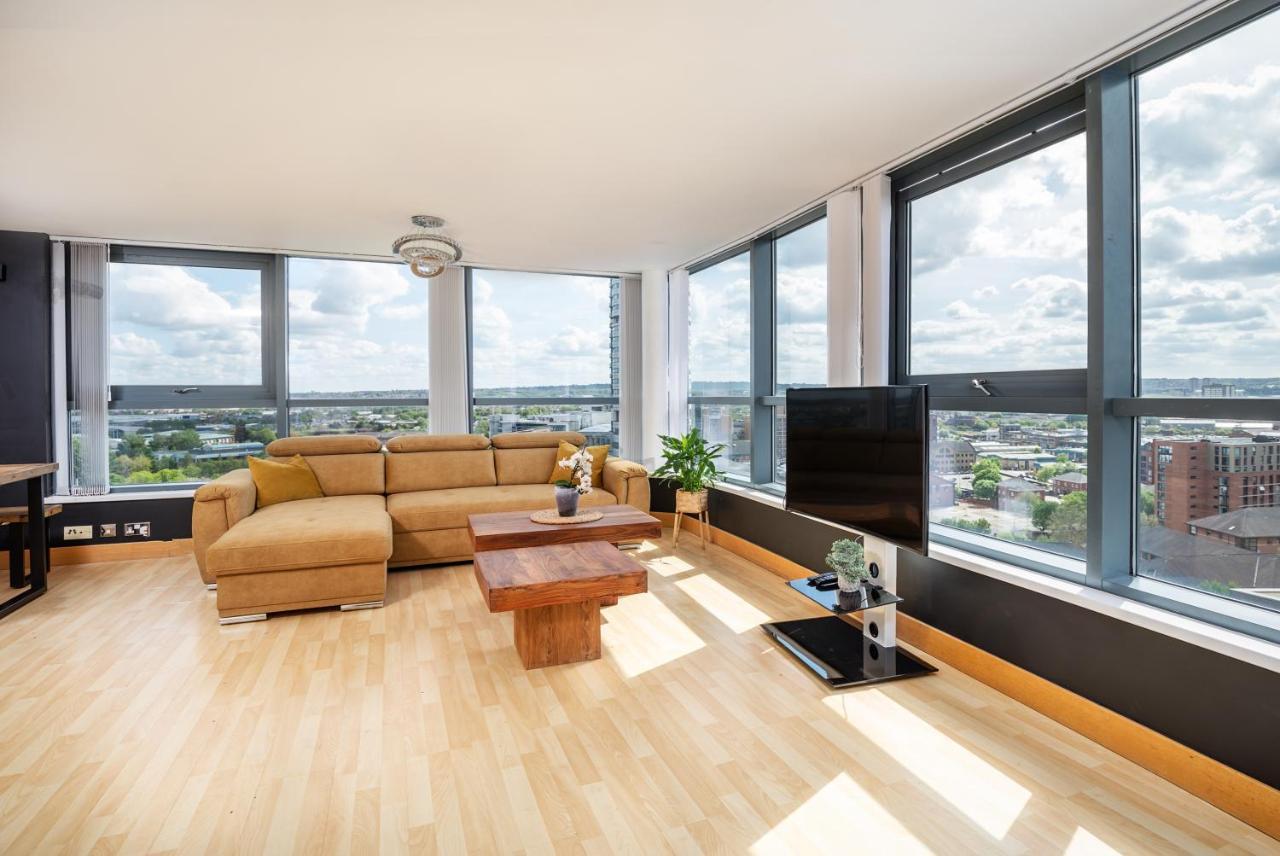 Leeds Most Stunning Penthouse! - Sleeps 8 Apartment Leeds (West Yorkshire)