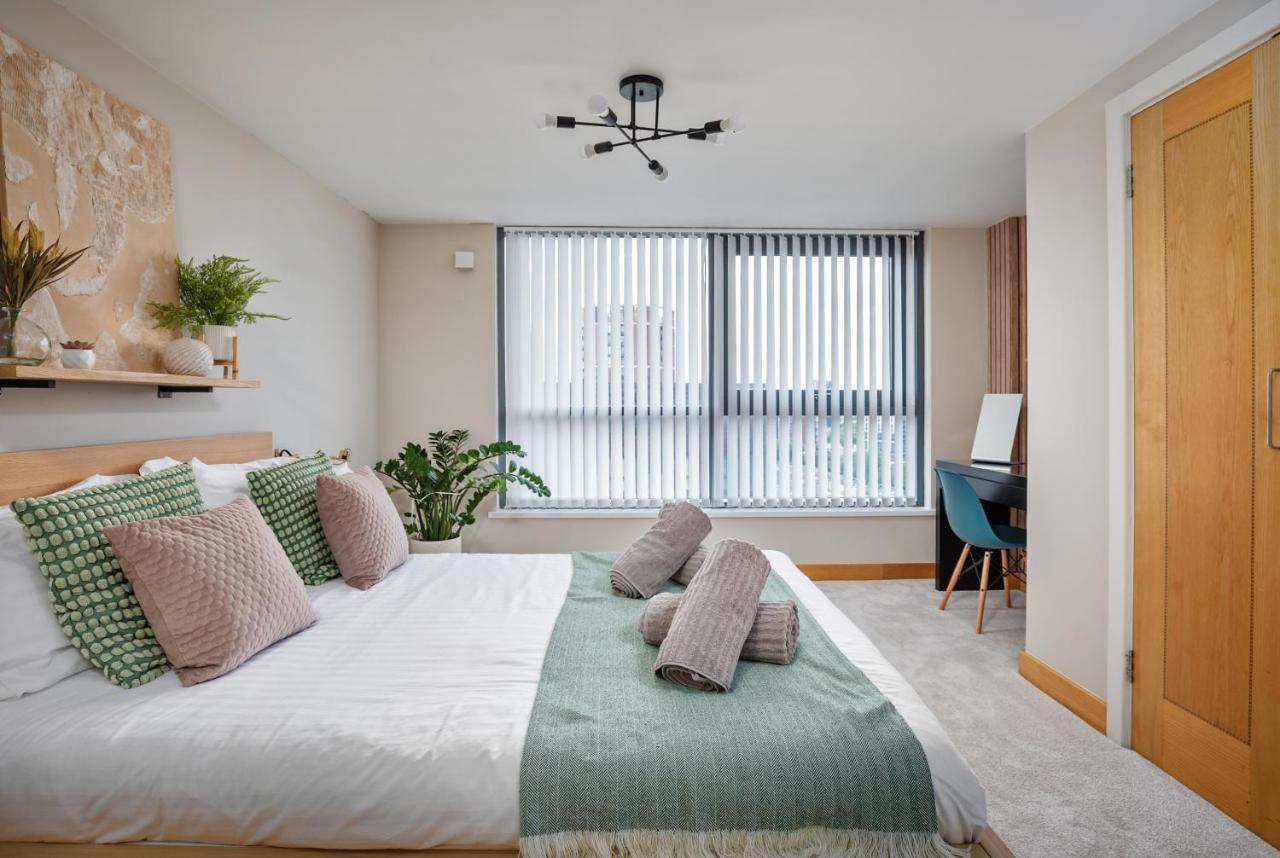 Leeds Most Stunning Penthouse! - Sleeps 8 Leeds (West Yorkshire)