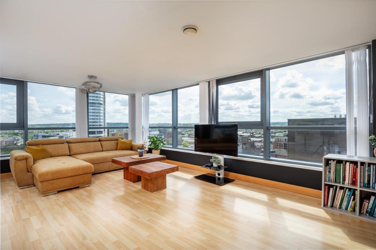 Leeds Most Stunning Penthouse! - Sleeps 8 Leeds (West Yorkshire)