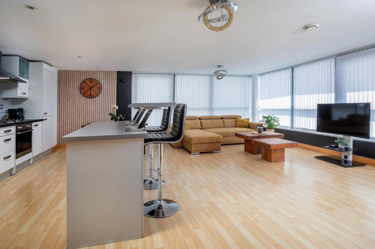 Apartment Leeds Most Stunning Penthouse! - Sleeps 8