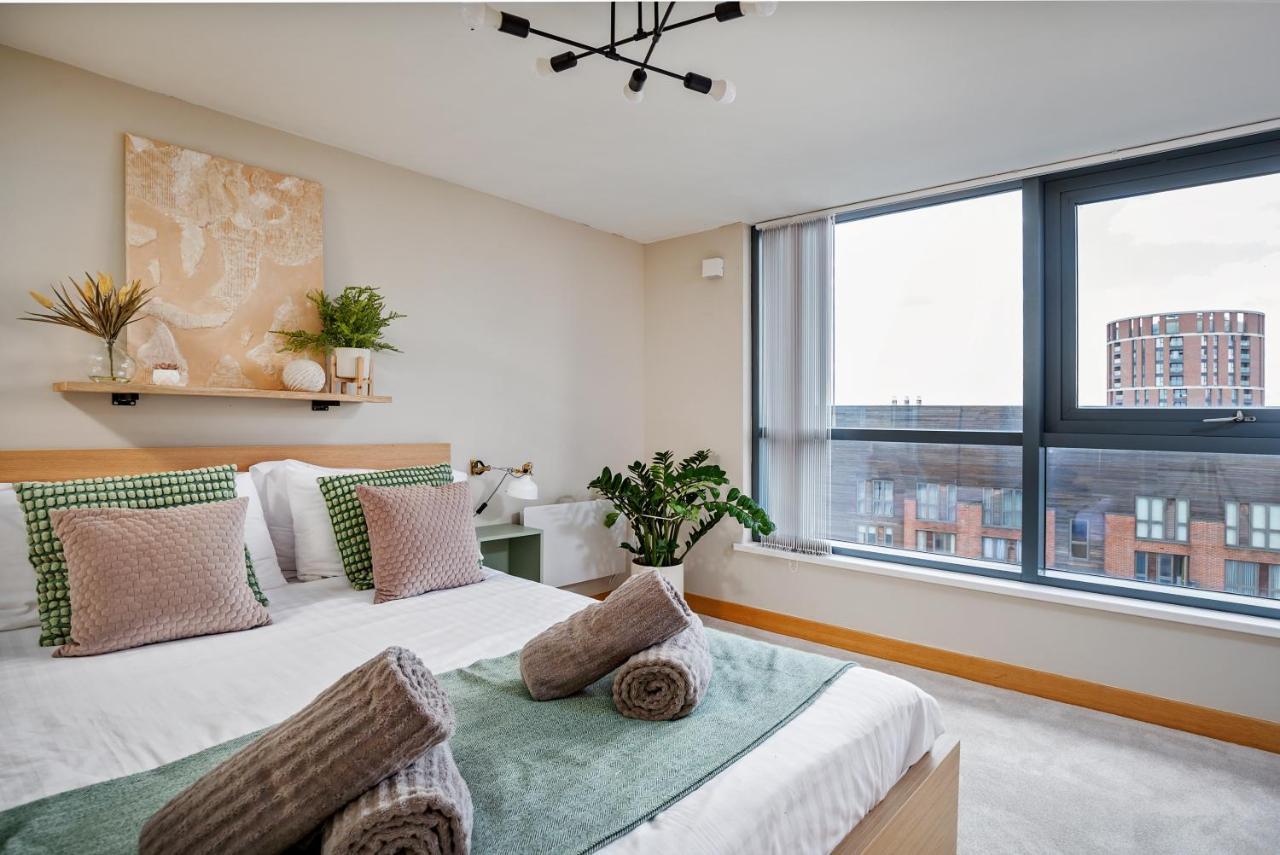 Apartment Leeds Most Stunning Penthouse! - Sleeps 8 *