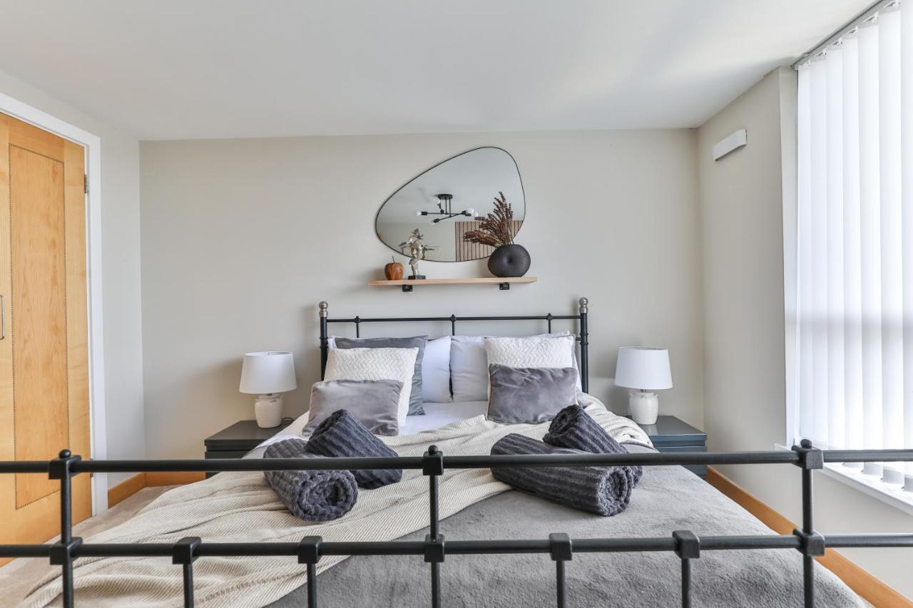 Leeds Most Stunning Penthouse! - Sleeps 8 Leeds (West Yorkshire)