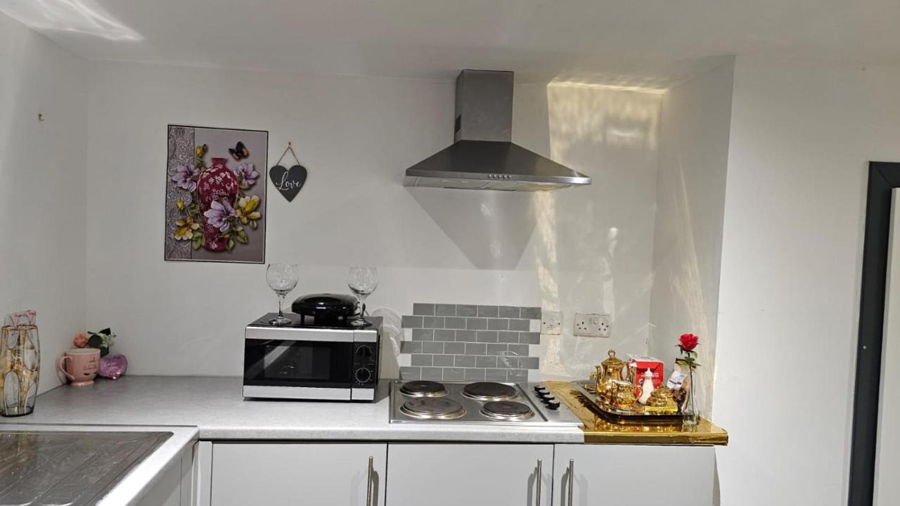 Beautiful En-suite Studio In Leeds -lower Floor Apartment
