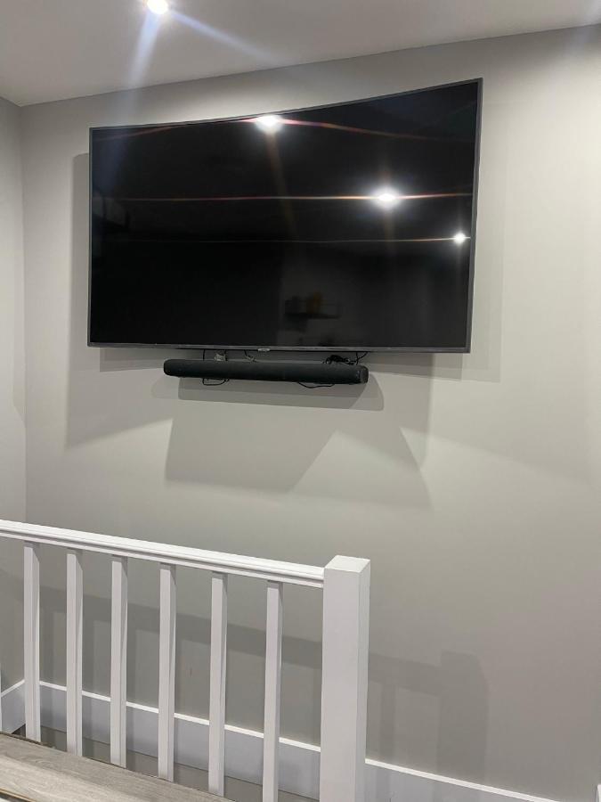 Unique Duplex Free Parking Free Wi-fi 6 Minutes From Leeds Centre Apartment