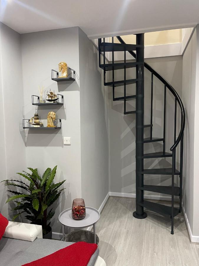 Unique Duplex Free Parking Free Wi-fi 6 Minutes From Leeds Centre