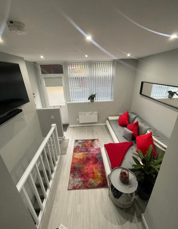Unique Duplex Free Parking Free Wi-fi 6 Minutes From Leeds Centre Apartment